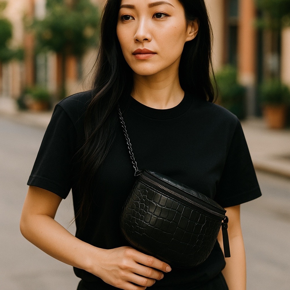 Black Croc-Embossed Women's Crossbody Bag with Chain Strap